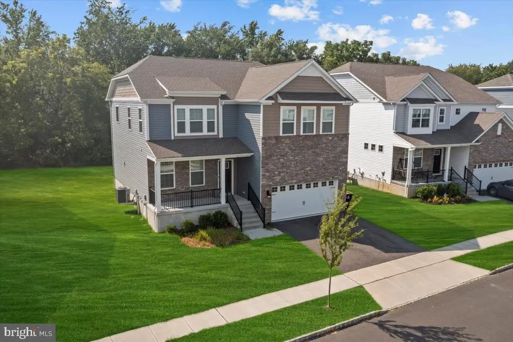 39 Westmont Dr, MEDFORD