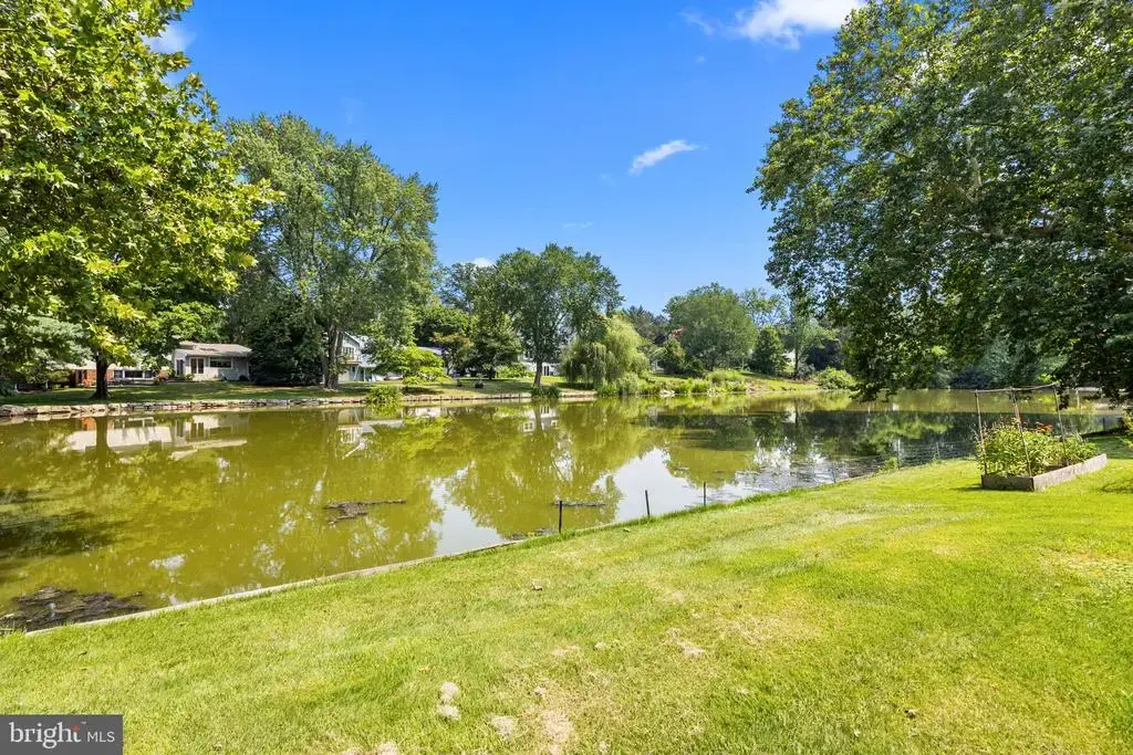 2330 Lakeview Dr, YARDLEY