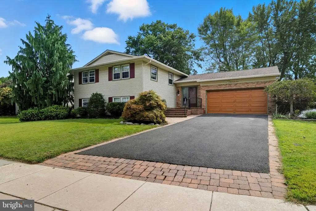 223 St David Dr, MOUNT LAUREL