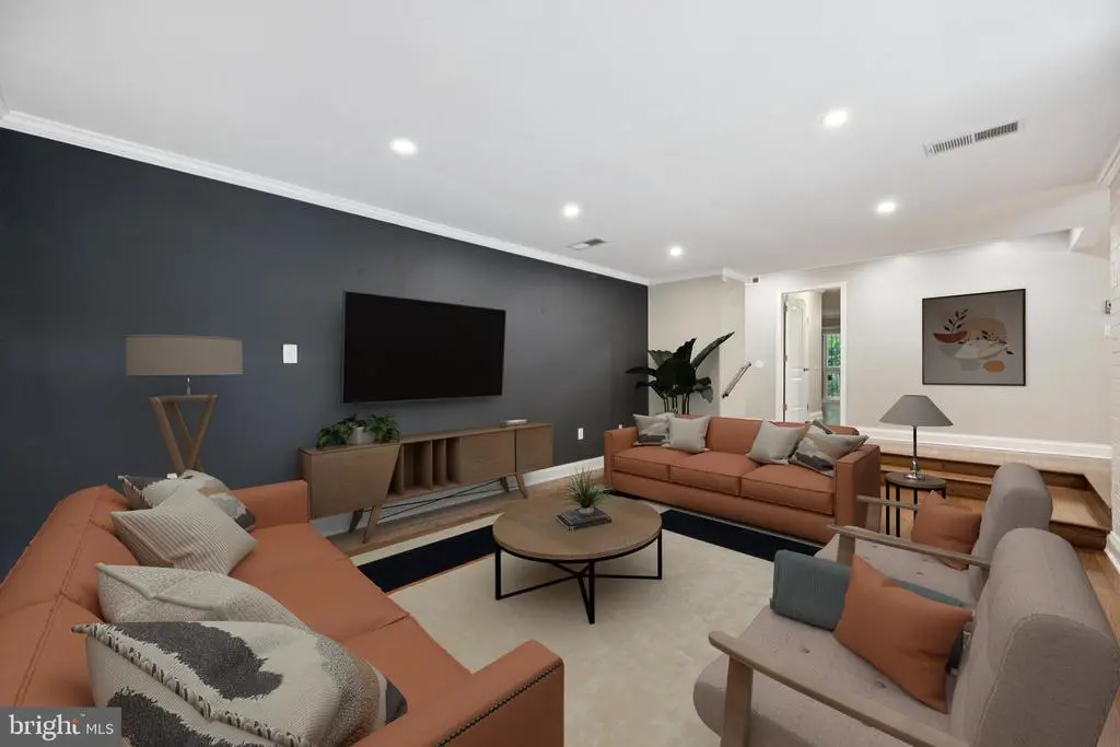 2016 Coleridge Dr #24-102, Silver Spring