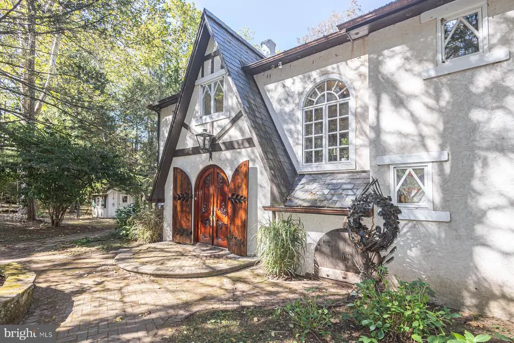 132 E Dark Hollow Rd #main House, PIPERSVILLE