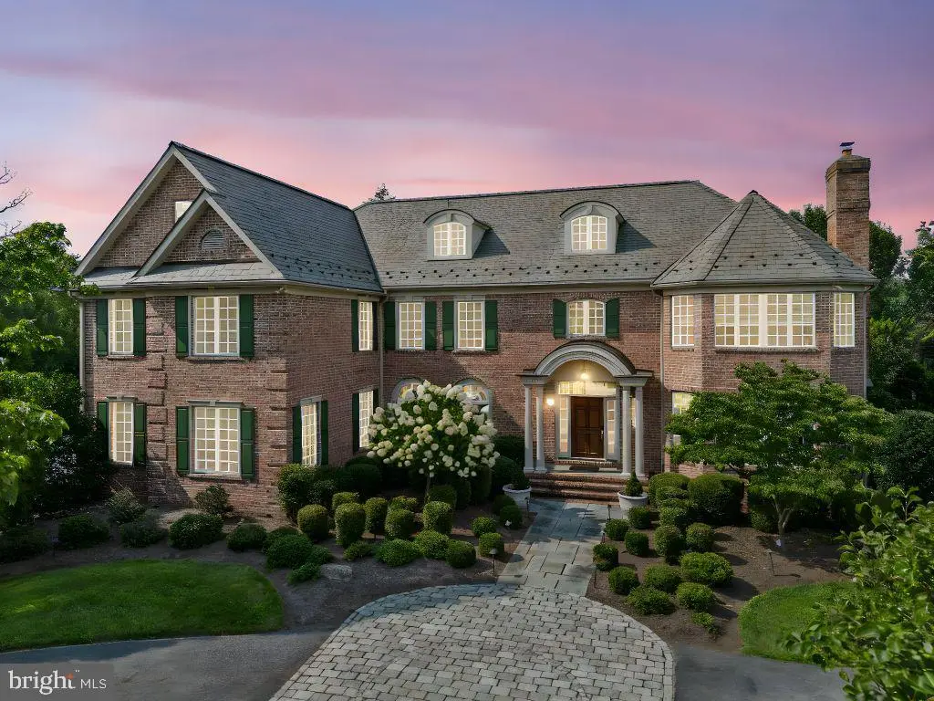 1 Dovecote Ln, MALVERN