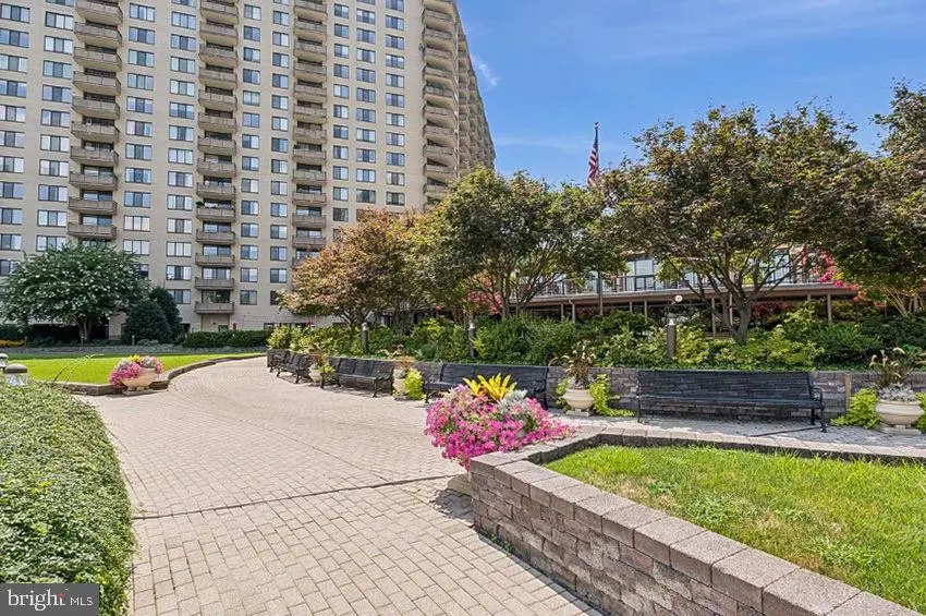 5225 Pooks Hill Rd #201n, BETHESDA