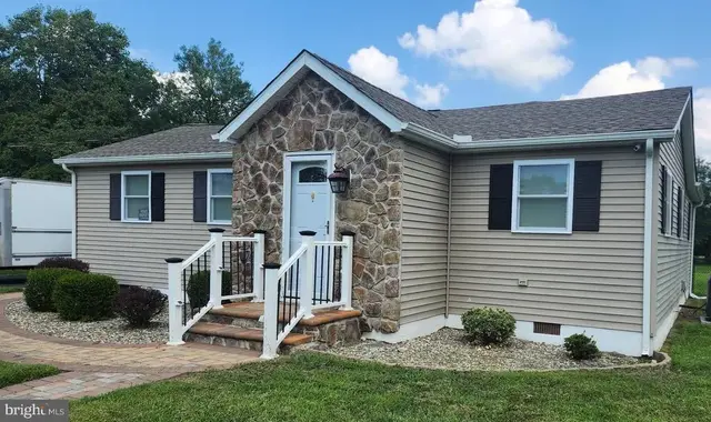18601 Johnson Rd, Lincoln