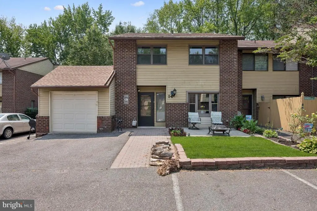 14 Laurel Ct, WOODBURY