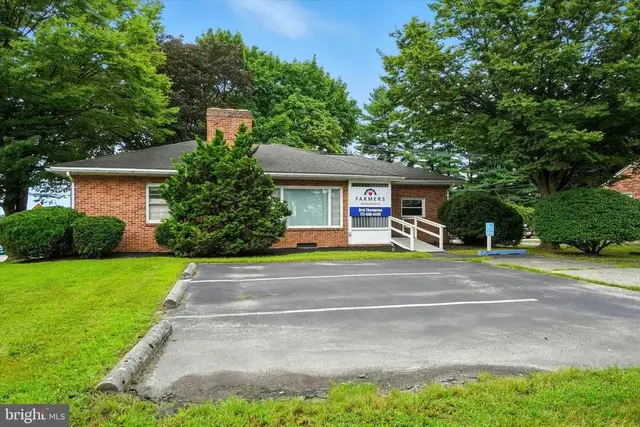 2214 Queen, York