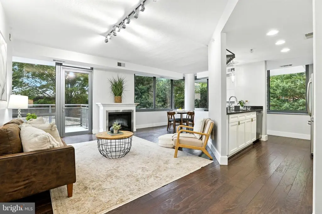 2001 15th St N #111, ARLINGTON