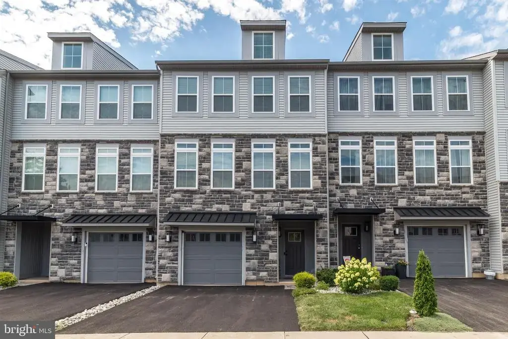 56 Independence Ct, PERKASIE