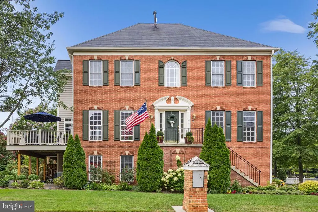 161 Riverton Pl, Edgewater