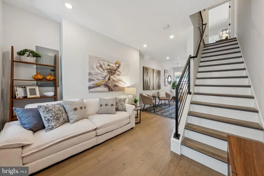 251 14th Pl Ne, WASHINGTON