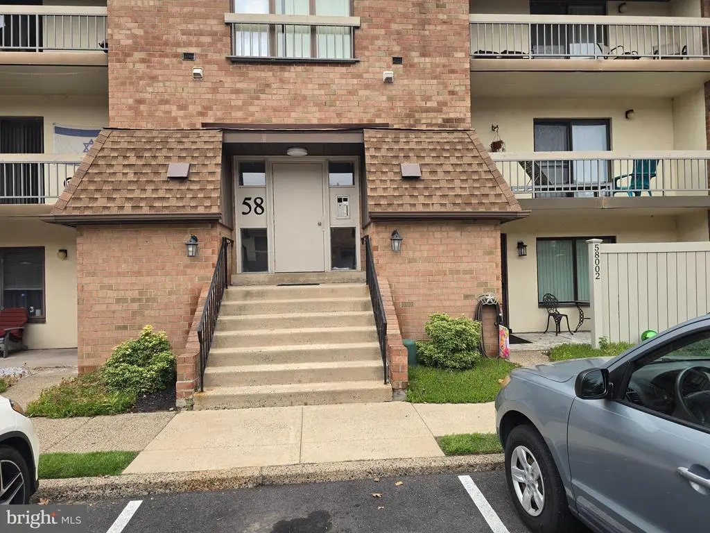 58201-00 Delaire Landing Rd #201, PHILADELPHIA