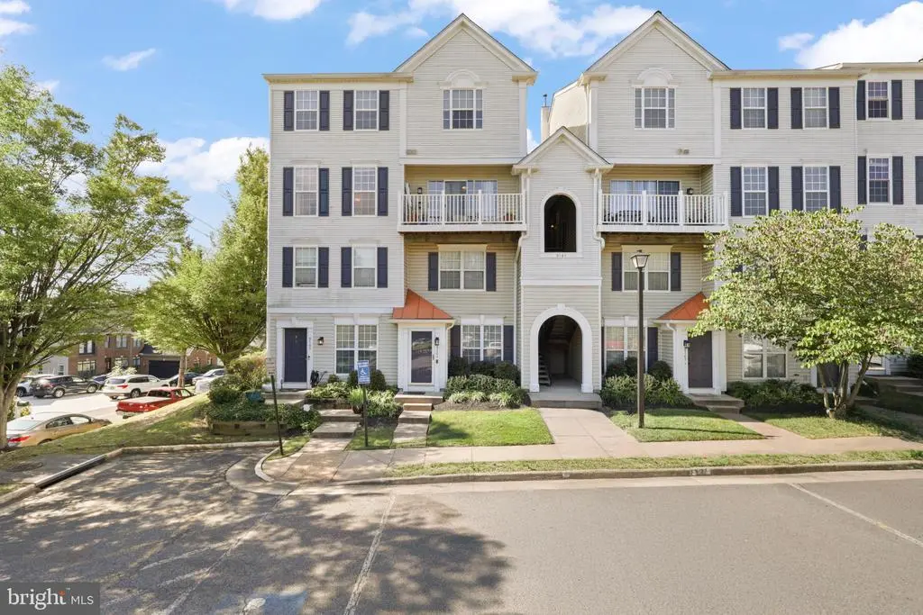 8165 Halley Ct #301, LORTON