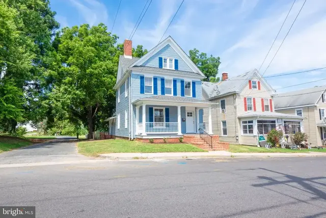 705 Peachblossom Ave, Cambridge