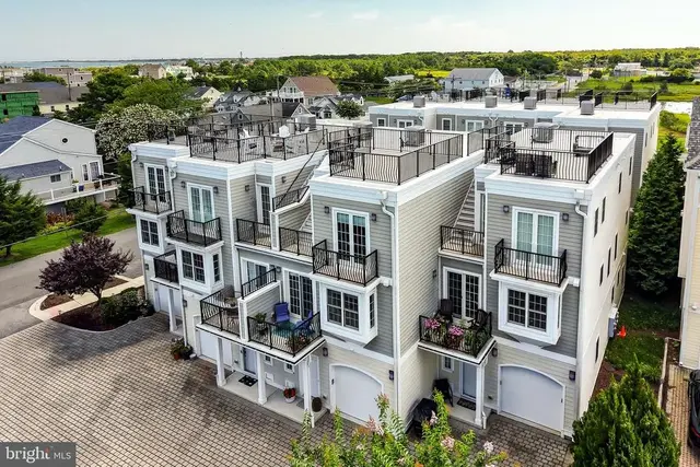 402 Massachusetts Ave #6, Lewes