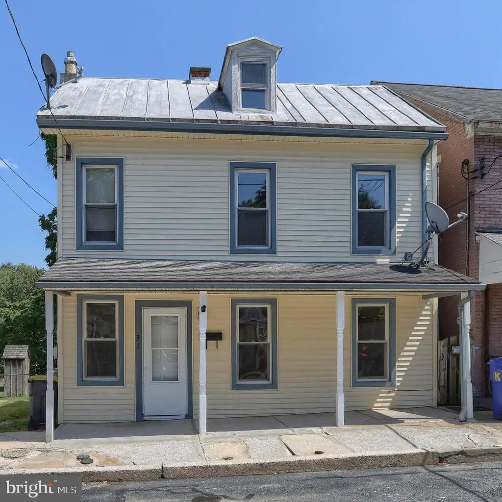 31 S Front St, WOMELSDORF