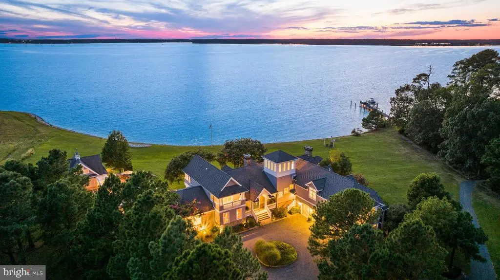 24390 Deep Neck Farm Ln, ROYAL OAK