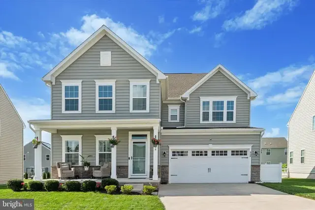 926 Cadman Dr, Middletown