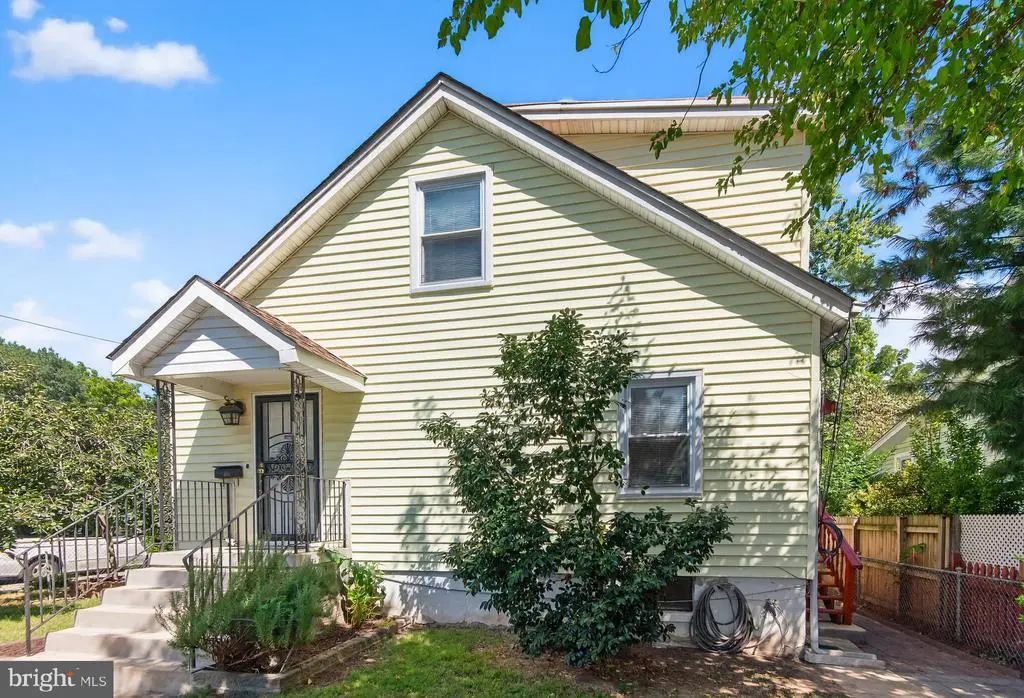 3700 Webster St, Brentwood