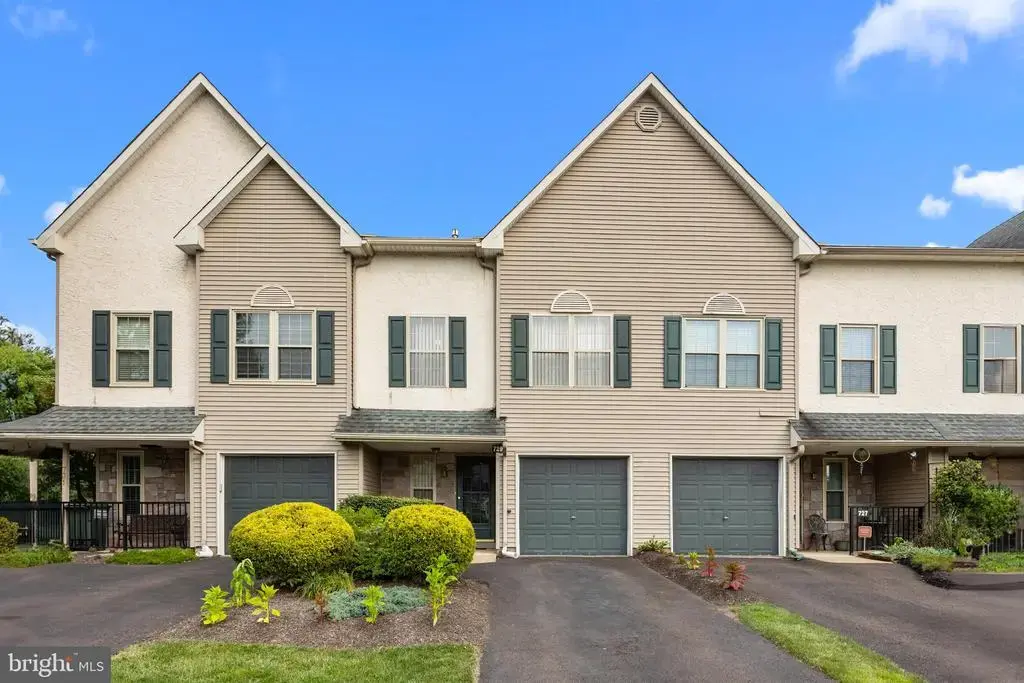 729 Dell Ct, SOUTHAMPTON