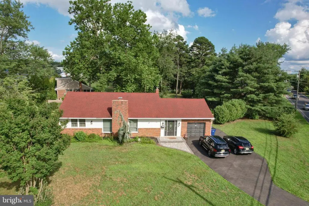 11 Lakevilla Dr, VOORHEES