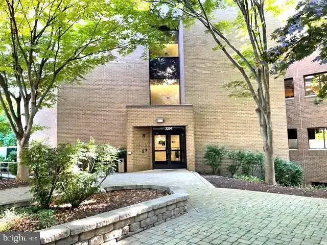 3202 Tower Oaks Blvd #180, Rockville