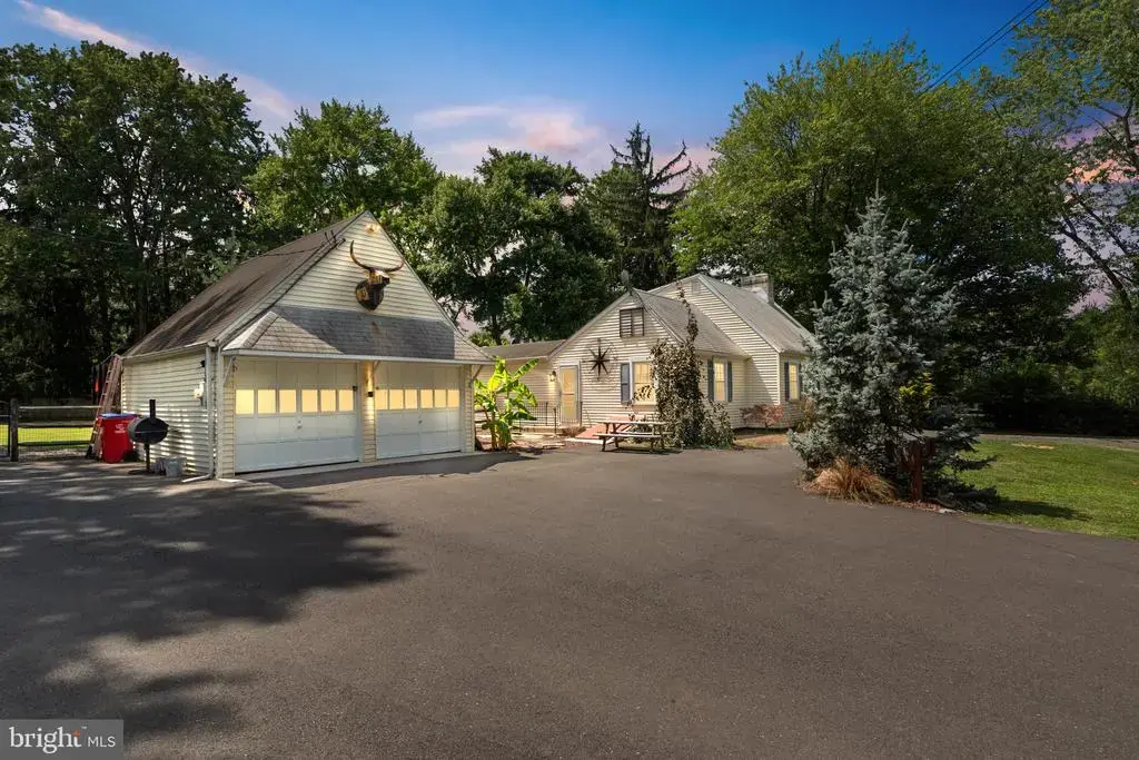 102 E Bristol Rd, WARMINSTER