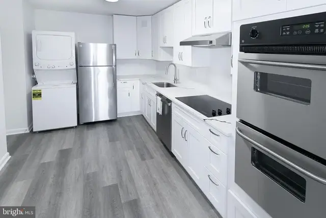 307 Yoakum Pkwy #1024, Alexandria