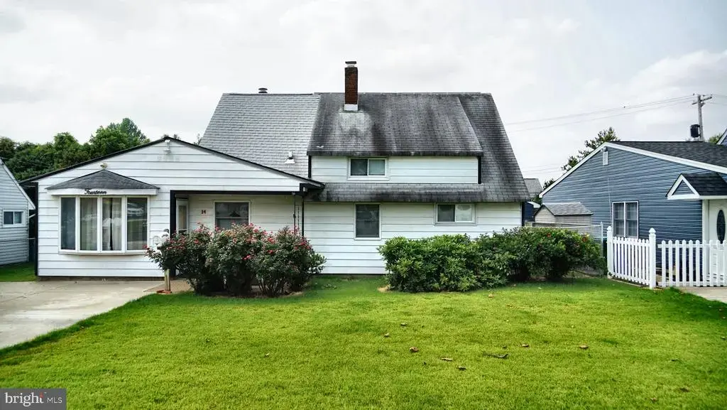 14 Appletree Dr, LEVITTOWN