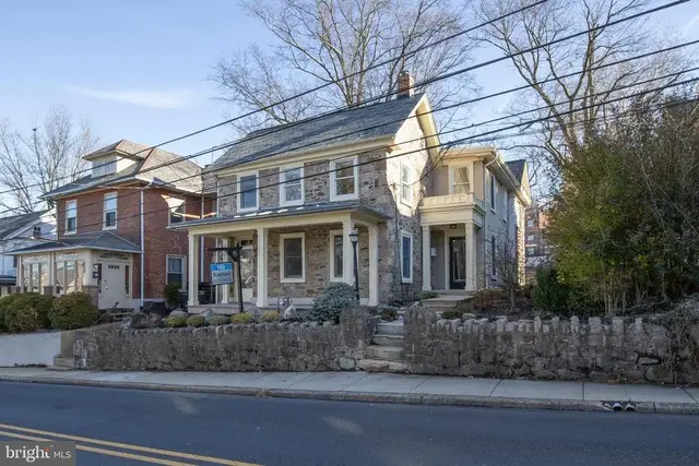 169 N Main St, Doylestown