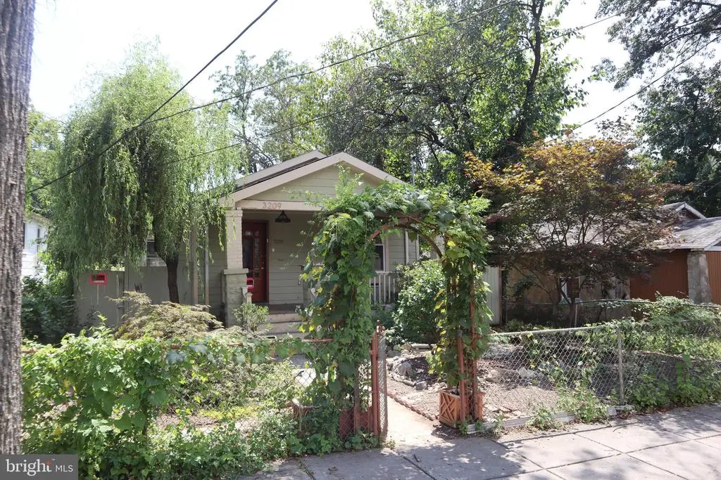3209 E St Se, WASHINGTON