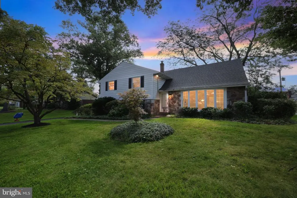 1861 Lippincott Rd, HUNTINGDON VALLEY