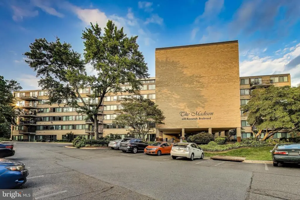 600 Roosevelt Blvd #407, FALLS CHURCH