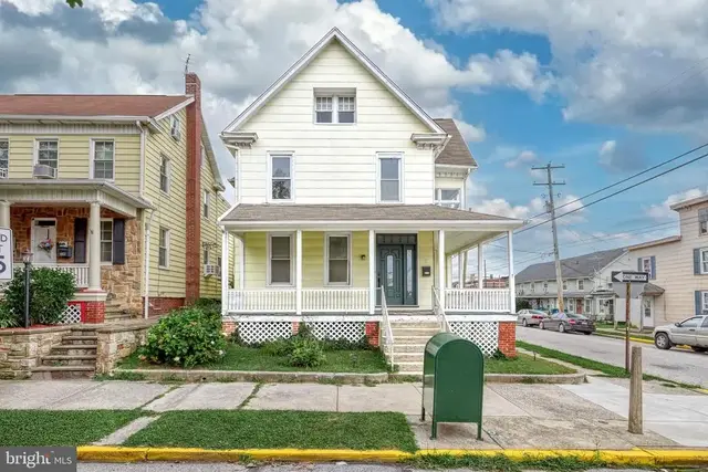 3 N Water St, Spring Grove