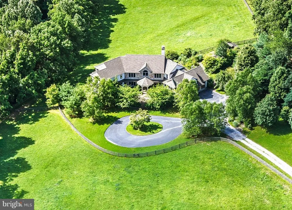 438 Ground Hog College Rd, West Chester