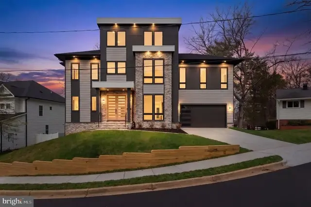 505 Adelman Cir Sw, Vienna