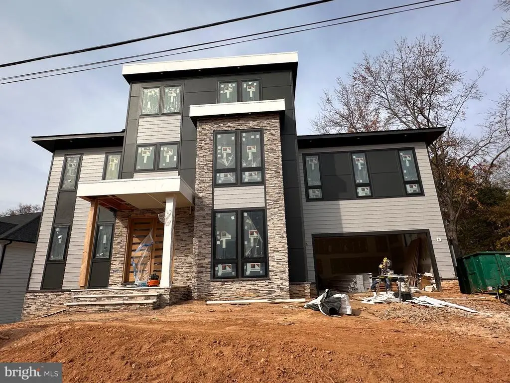 505 Adelman Cir Sw, VIENNA