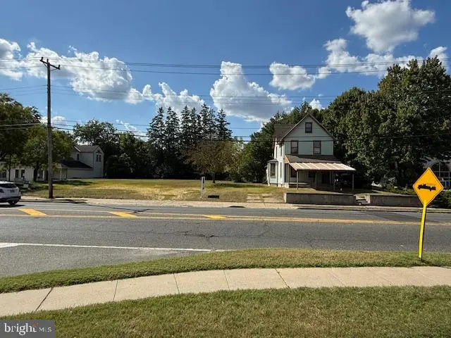 211 E Laurel Rd, Stratford