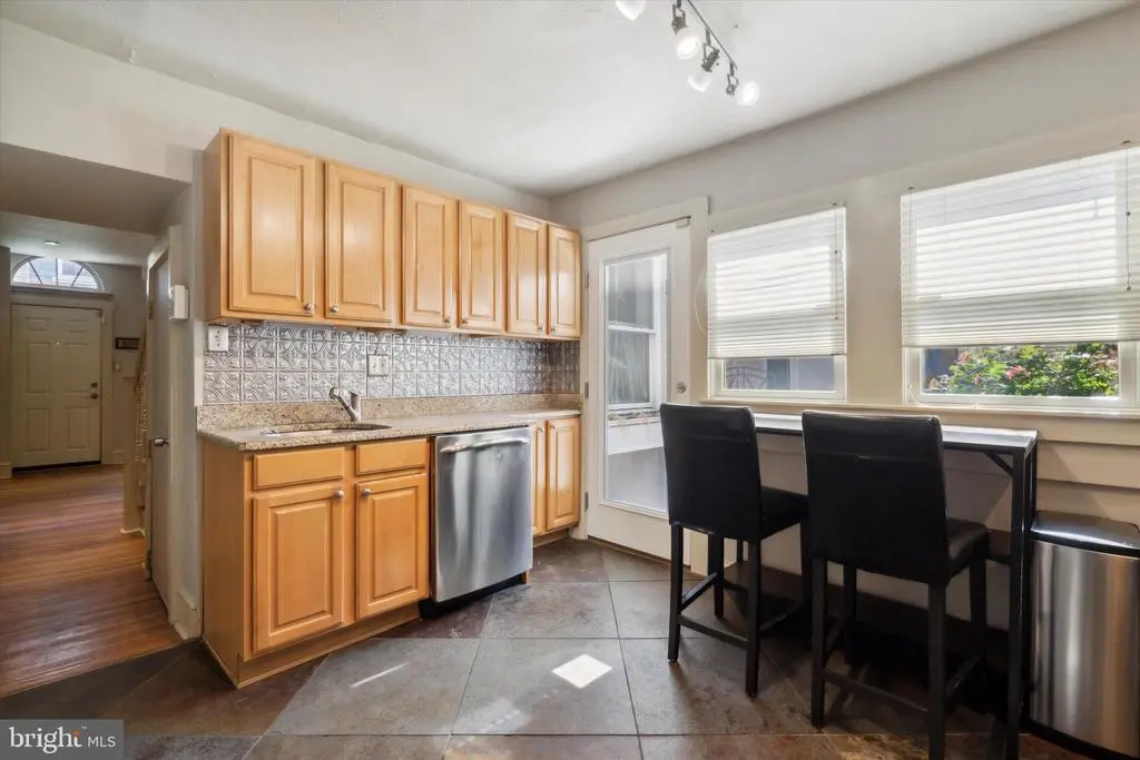 1640 Waverly St, PHILADELPHIA