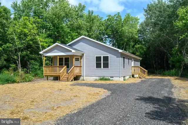 2422 Rock Dr, Cambridge