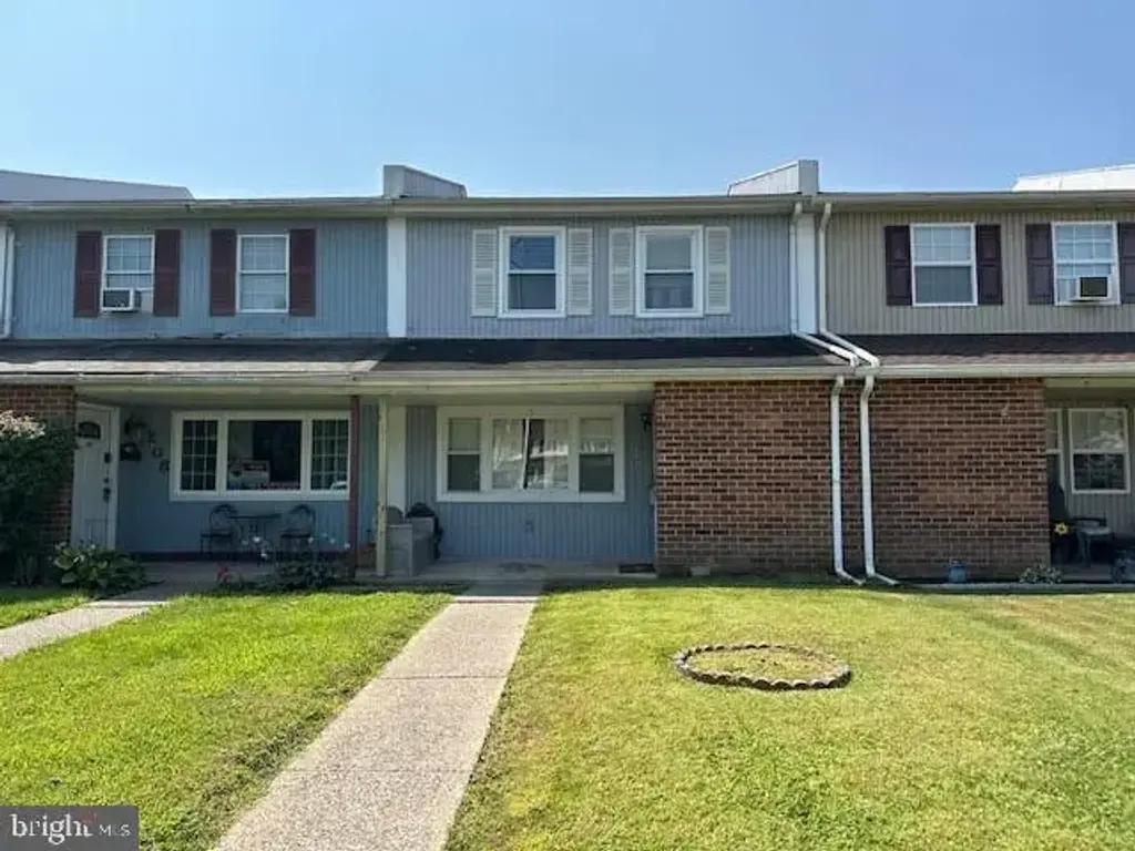 207 Hyacinth Ct, QUAKERTOWN