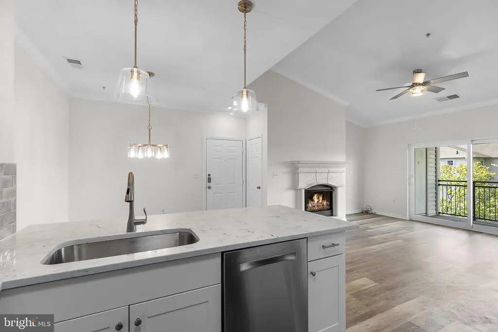 4401 Weatherington Ln #401, FAIRFAX