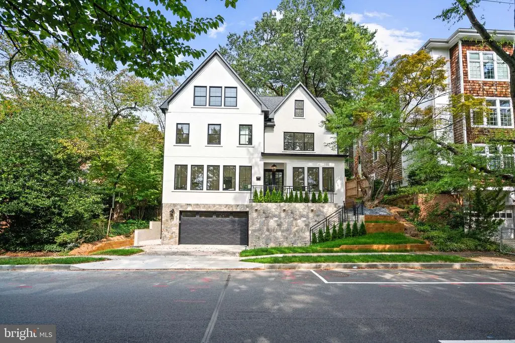5631 Macarthur Blvd Nw, WASHINGTON