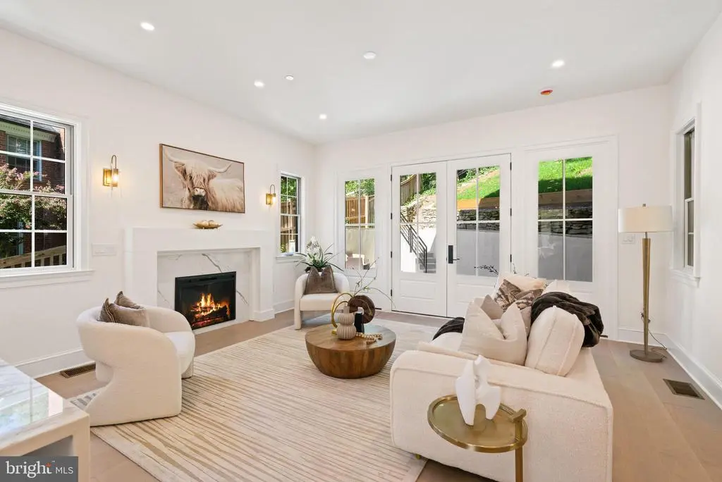 5631 Macarthur Blvd Nw, WASHINGTON