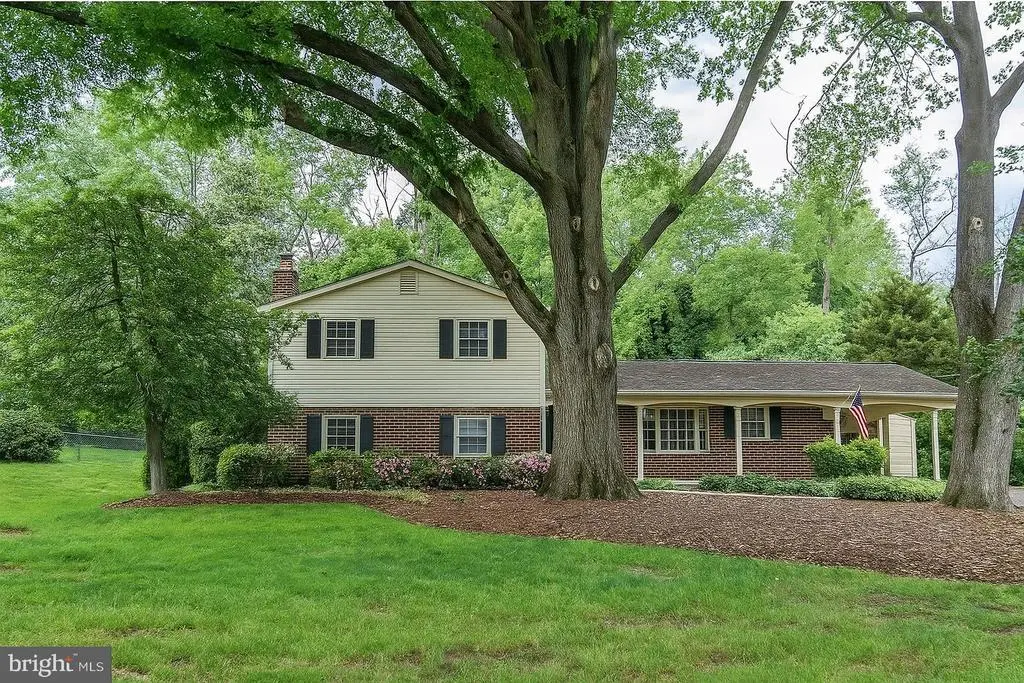 7128 Devonshire Rd, Alexandria