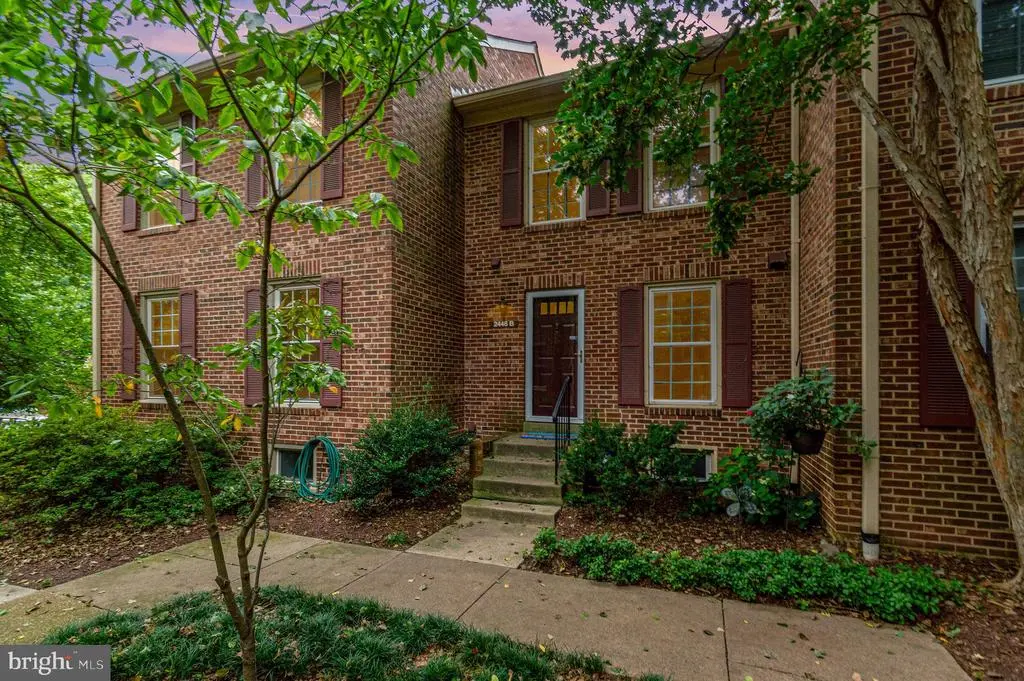 2446 S Walter Reed Dr #2, ARLINGTON