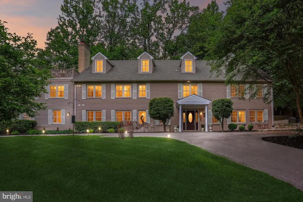 9201 Laurel Oak Dr, Bethesda