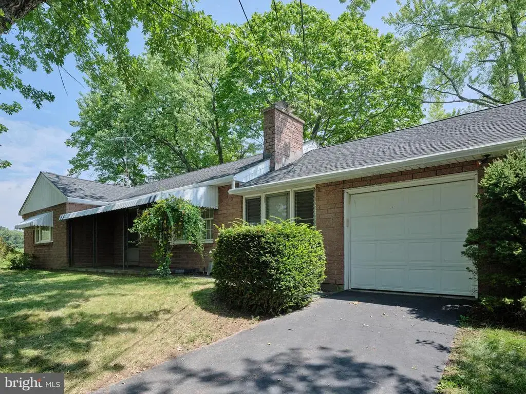 1915 Swamp Rd, QUAKERTOWN