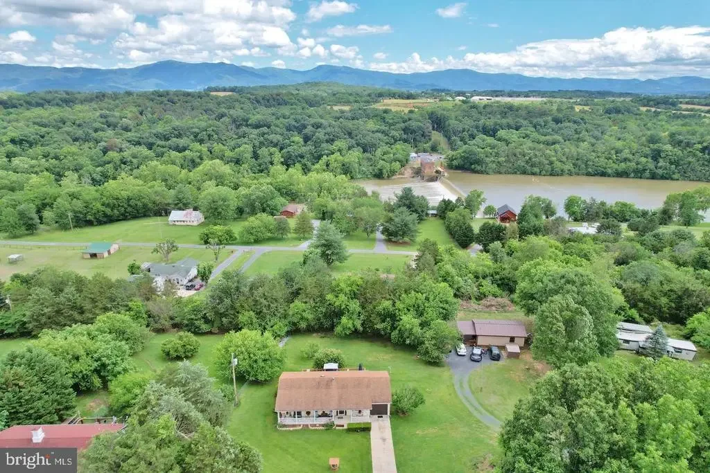 220 Airstrip Rd, LURAY