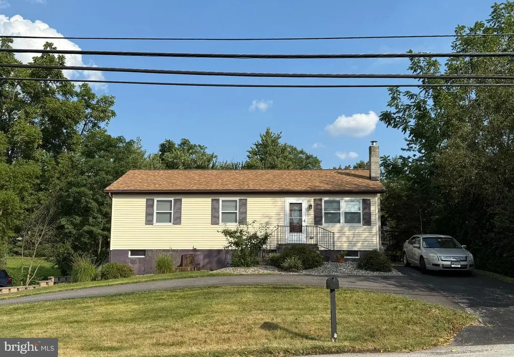 2856 W Canal Rd, DOVER