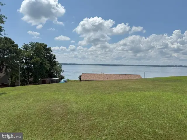 421 Overlook Dr, Lusby